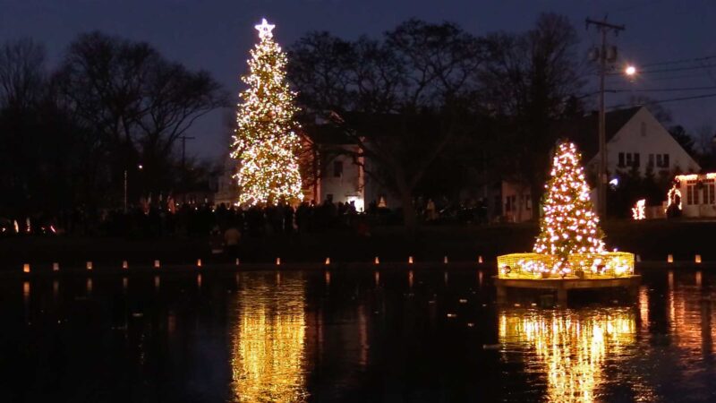 Village Holiday Stroll & Tree Lighting